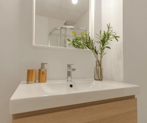 Apartament Center Nearby The +3bed +2bath +wifi *