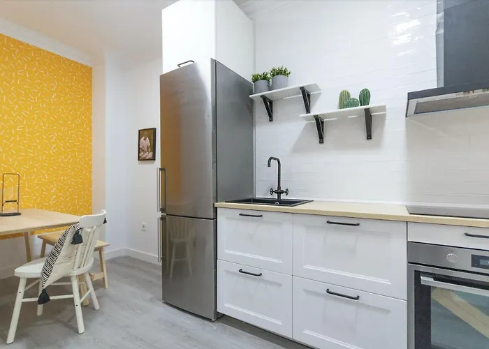 Center Nearby The +3bed +2bath +wifi Apartament