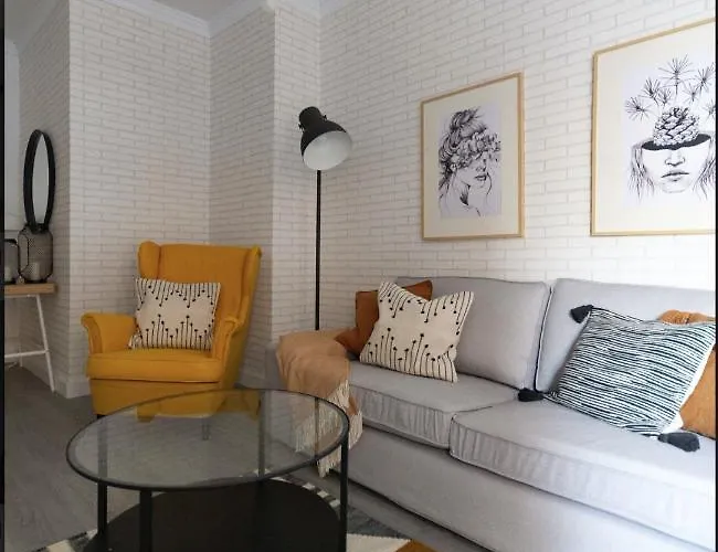 Center Nearby The +3bed +2bath +wifi *