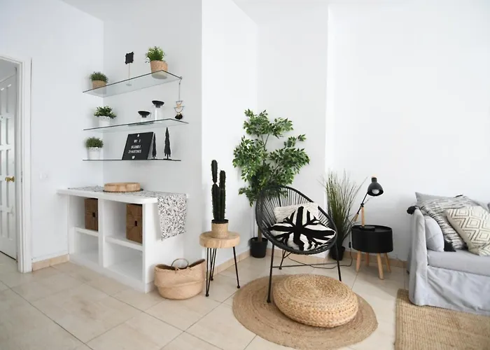 Апартаменти Center Nearby The +3bed +2bath +wifi *