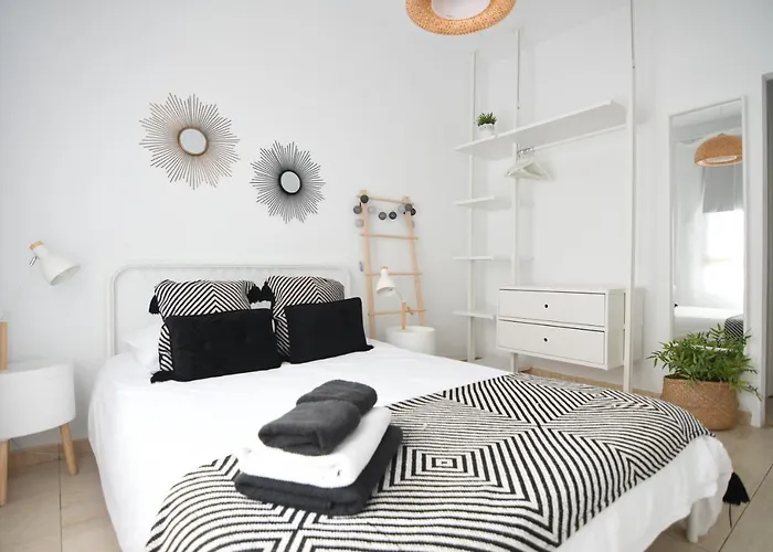 Center Nearby The +3bed +2bath +wifi *