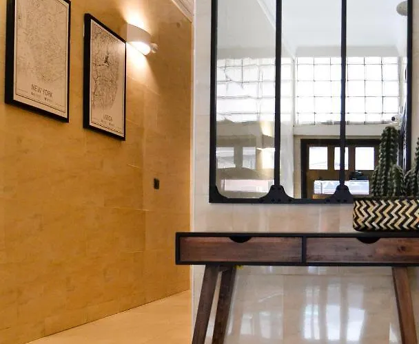 Апартаменти Center Nearby The +3bed +2bath +wifi *