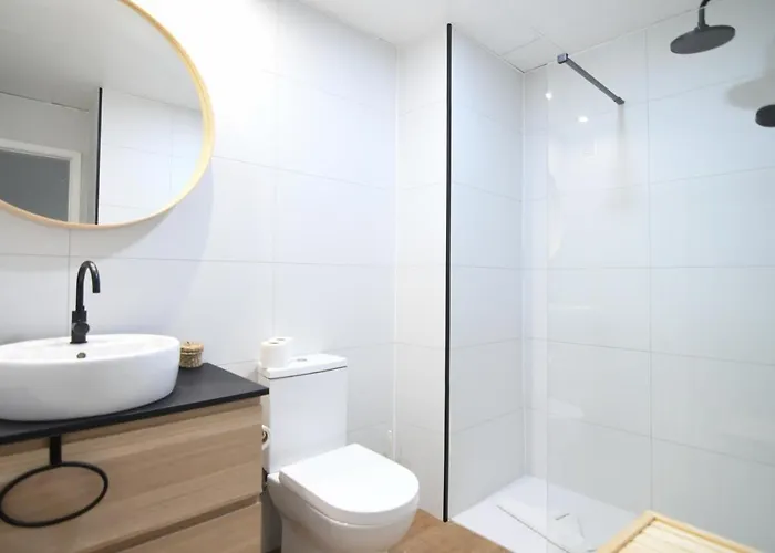 Center Nearby The +3bed +2bath +wifi